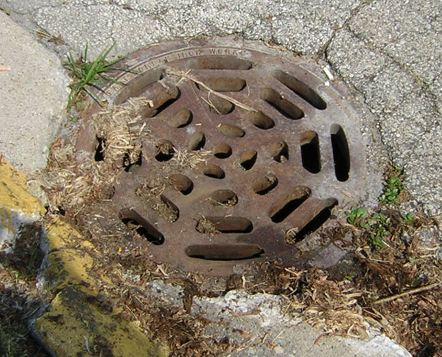 Roadside catch basin